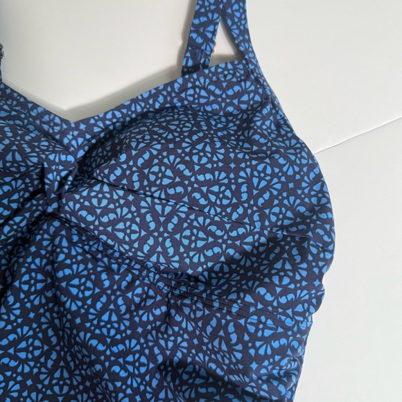 LL Bean Slimming Swimwear Tankini Top Women’s 14 Regular Shaping UPF 50+ - Picture 2 of 6